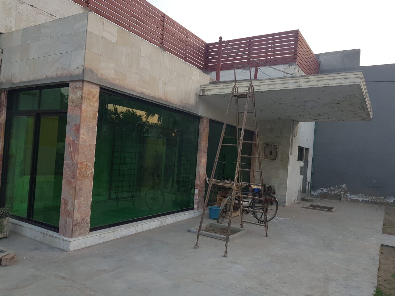 27 Marla Corner Semi Commercial Building for Rent At Peoples Colony, Faisalabad