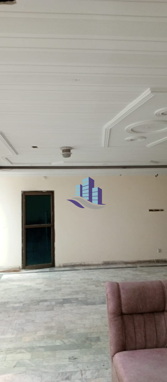 800 sq.ft Office Available for Rent at Susan Road, Faisalabad