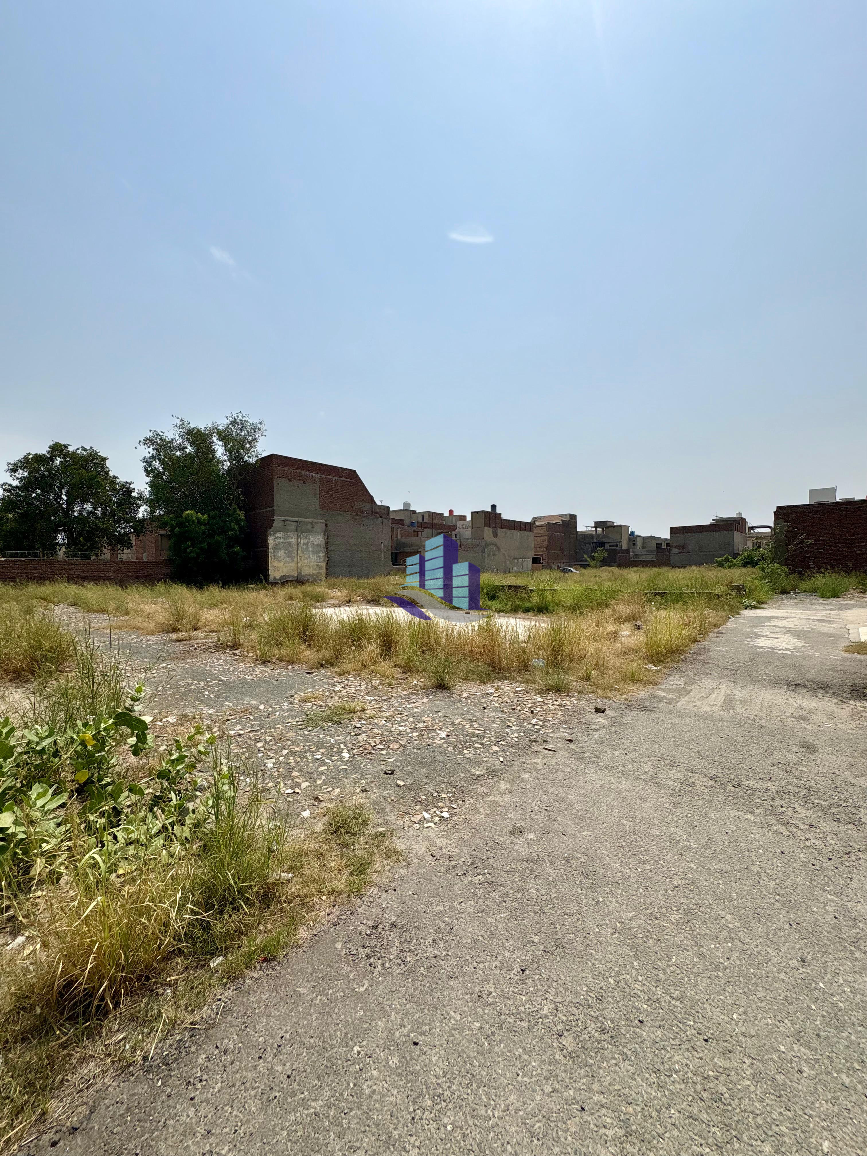 Prime Location 3 Marla Plot For sale In Madina Town - Faisalabad