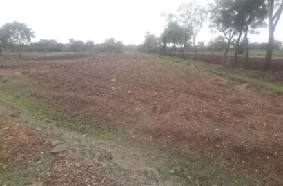 Ideal 6 Acer Land For Sale At Canal Road.