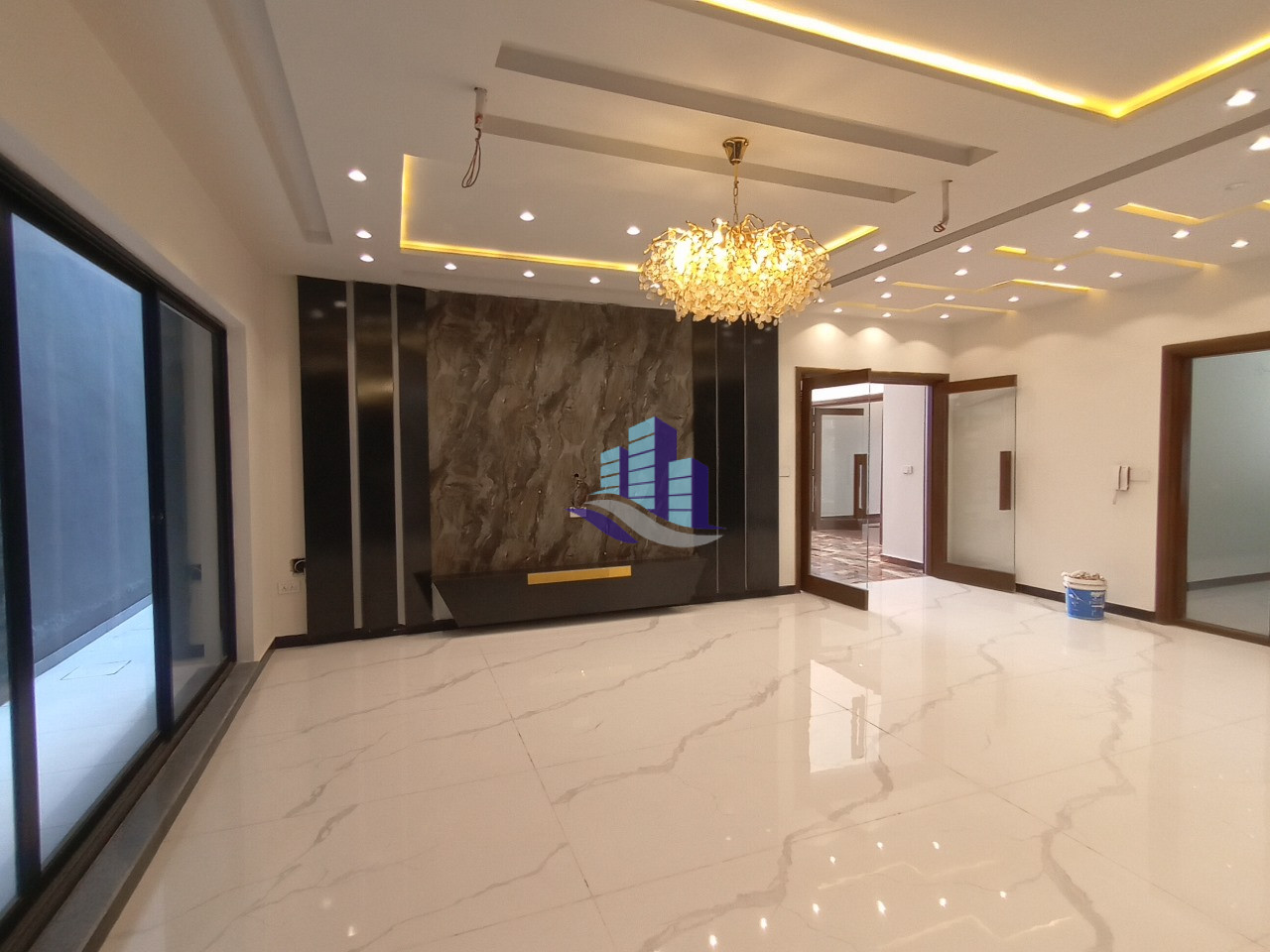 1 Kanal Luxury Brand New House for Sale