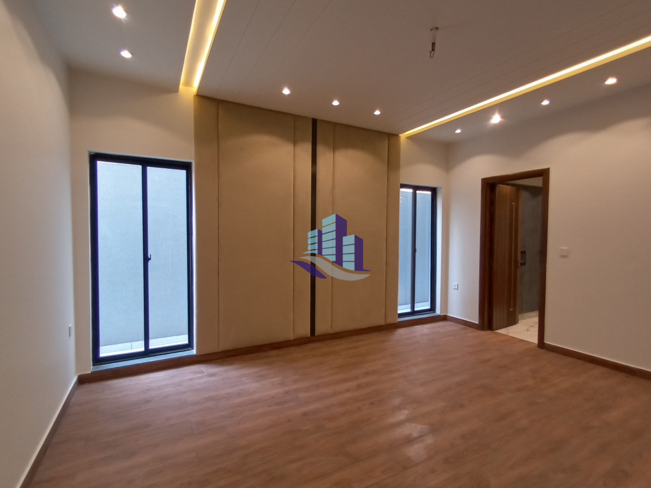 1 Kanal Luxury Brand New House for Sale