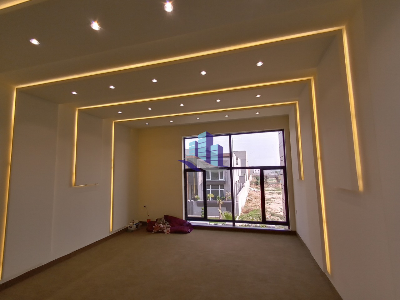 1 Kanal Luxury Brand New House for Sale