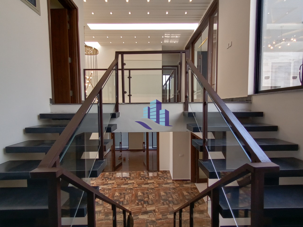 1 Kanal Luxury Brand New House for Sale
