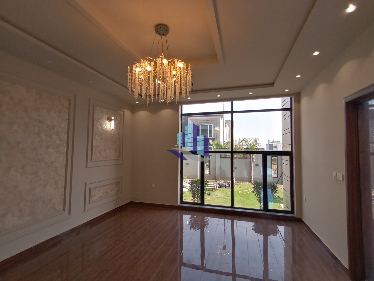 1 Kanal Luxury Brand New House for Sale