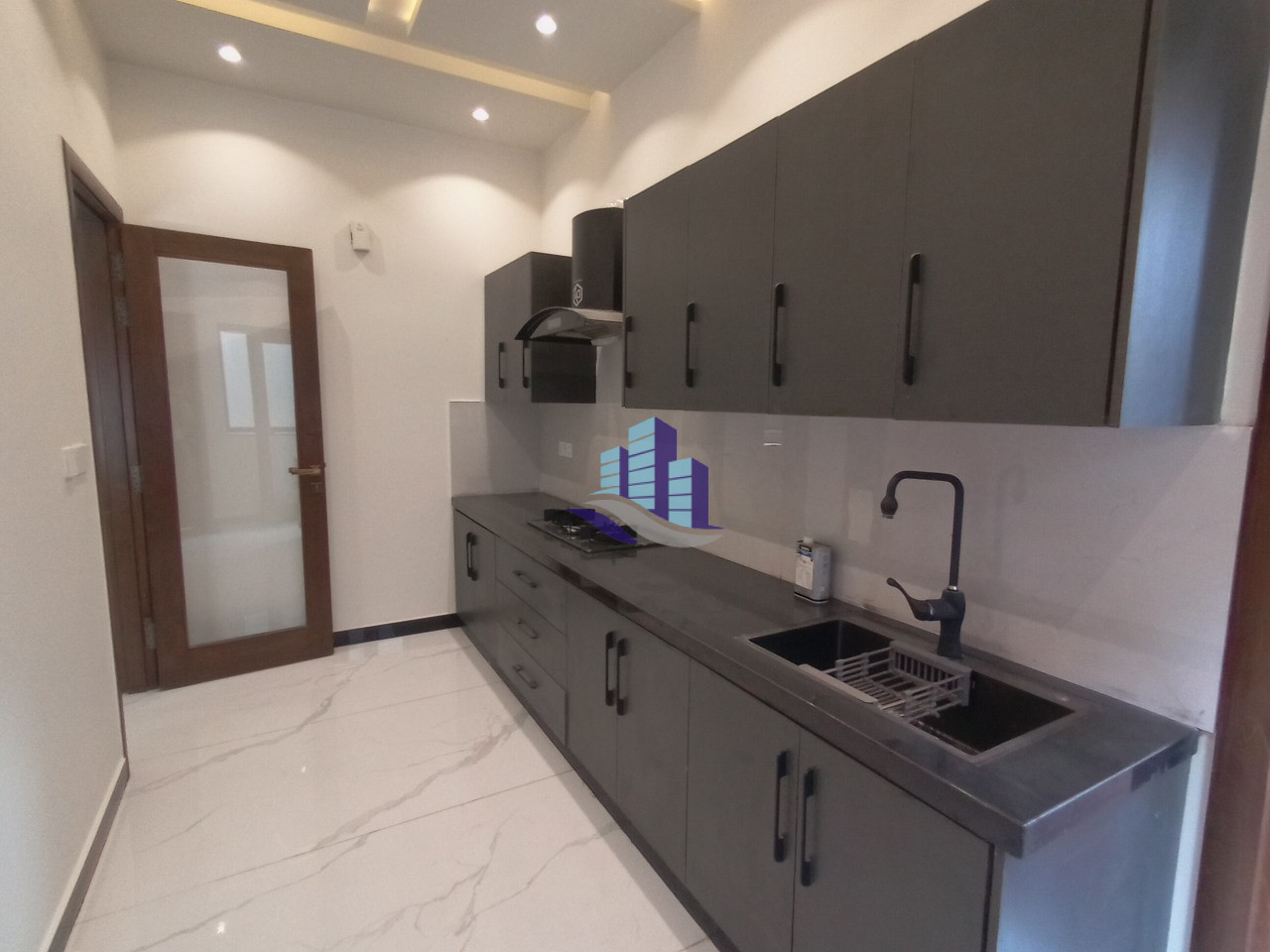 1 Kanal Luxury Brand New House for Sale