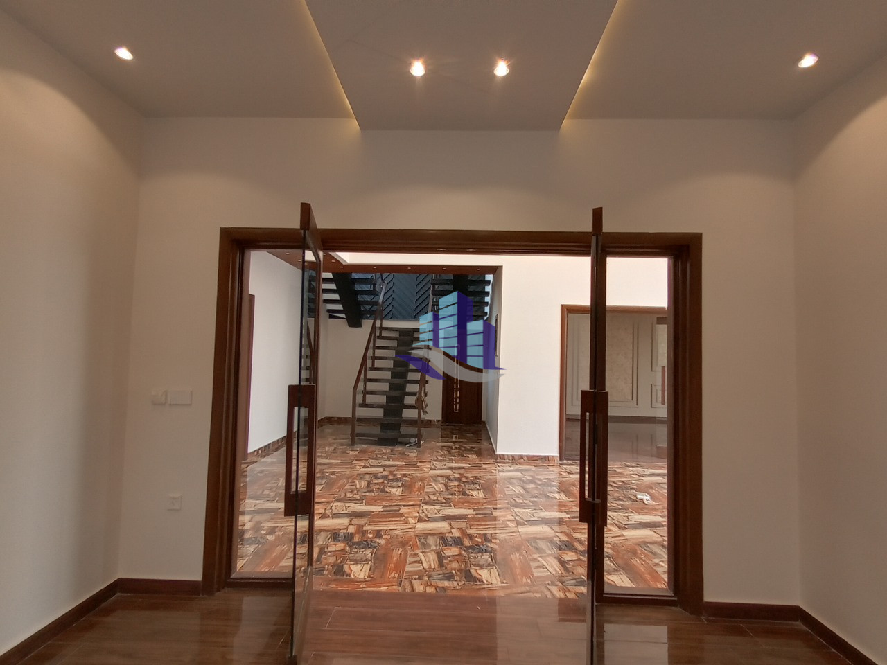 1 Kanal Luxury Brand New House for Sale