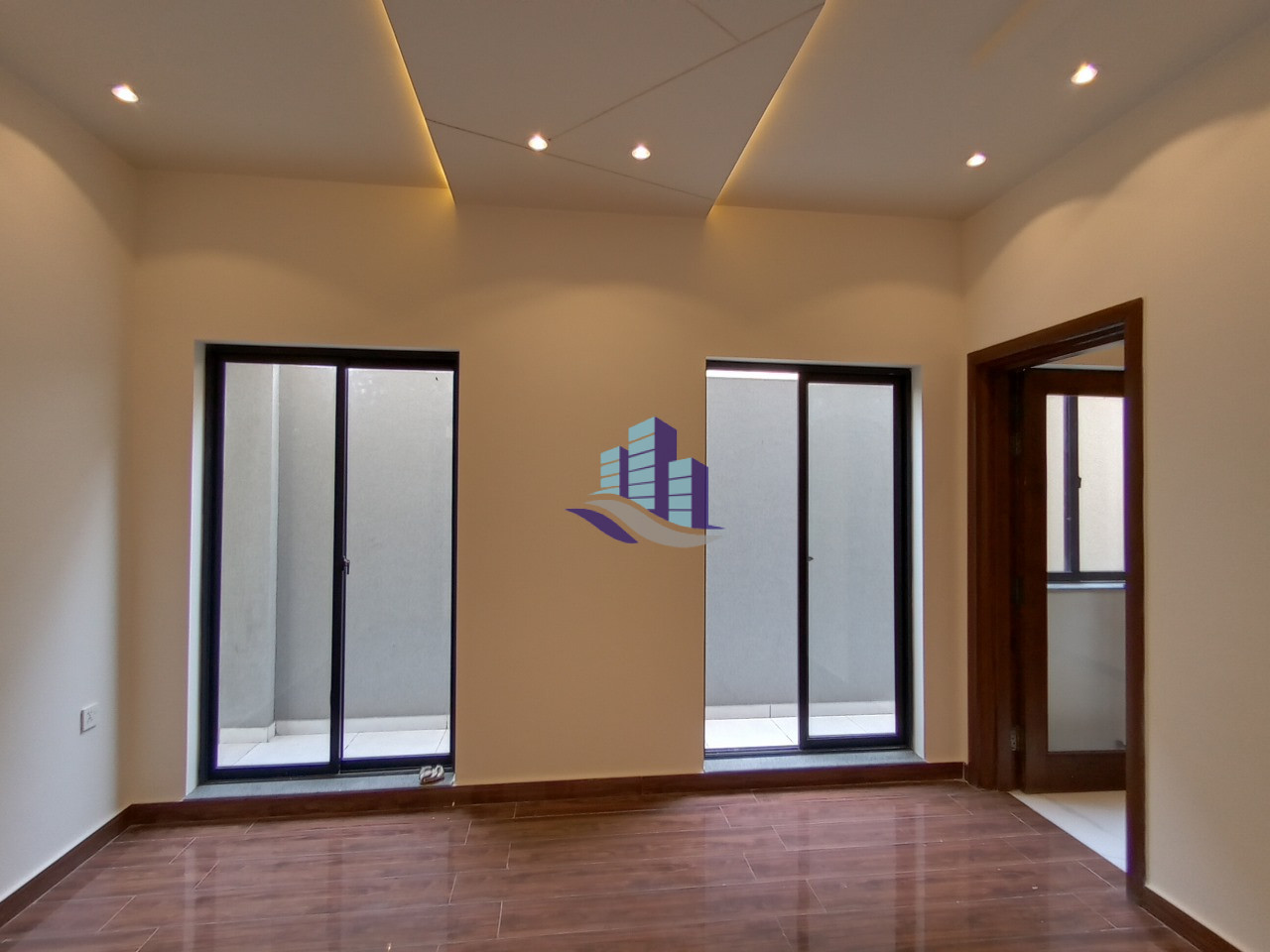 1 Kanal Luxury Brand New House for Sale