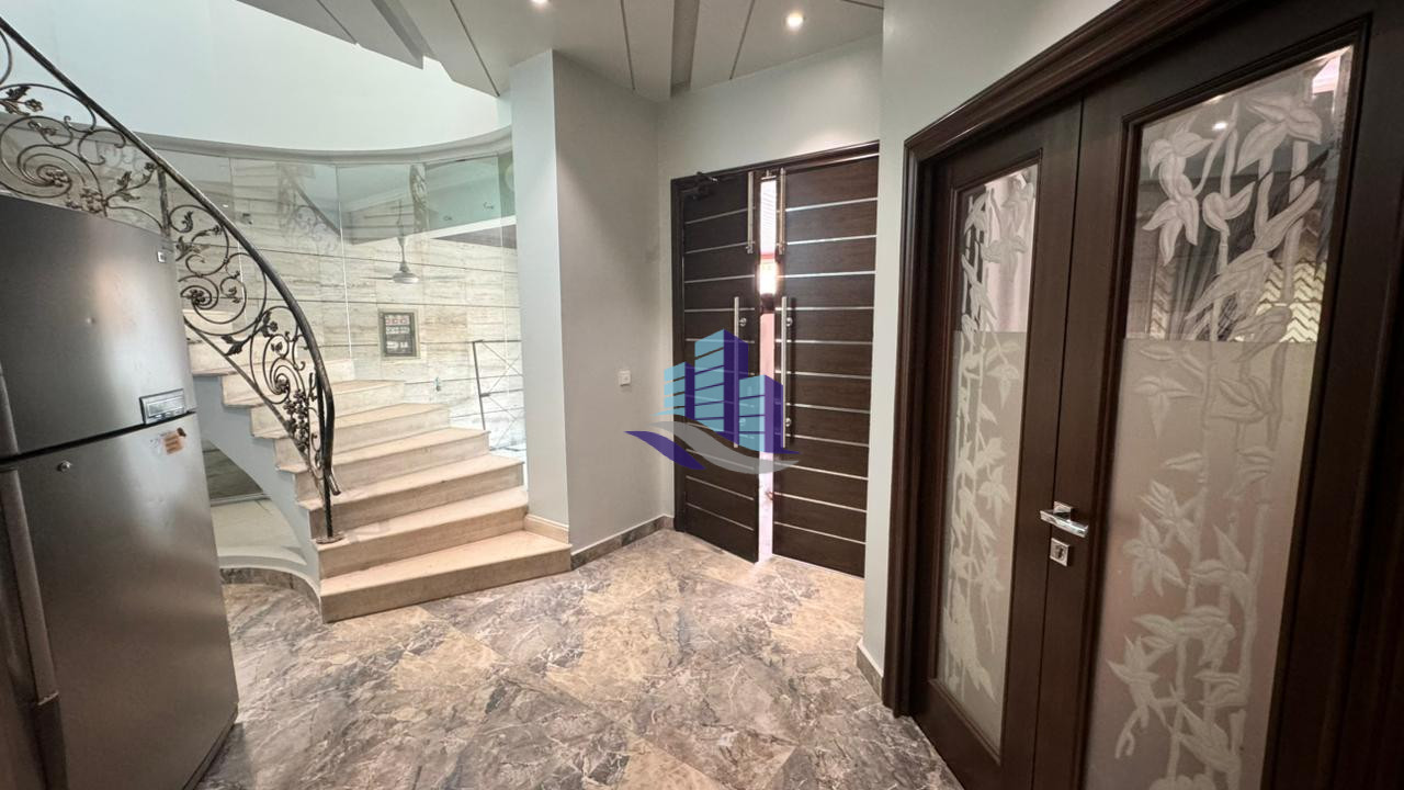 1 kanal house for sale in Officer Colony Madina Town Faisalabad
