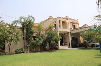 34 Marla Lavish Banglow For Sale At Canal Road Society