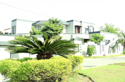 45 Marla Lavish Banglow For Sale At Paradise Valley Canal Road in Faisalabad
