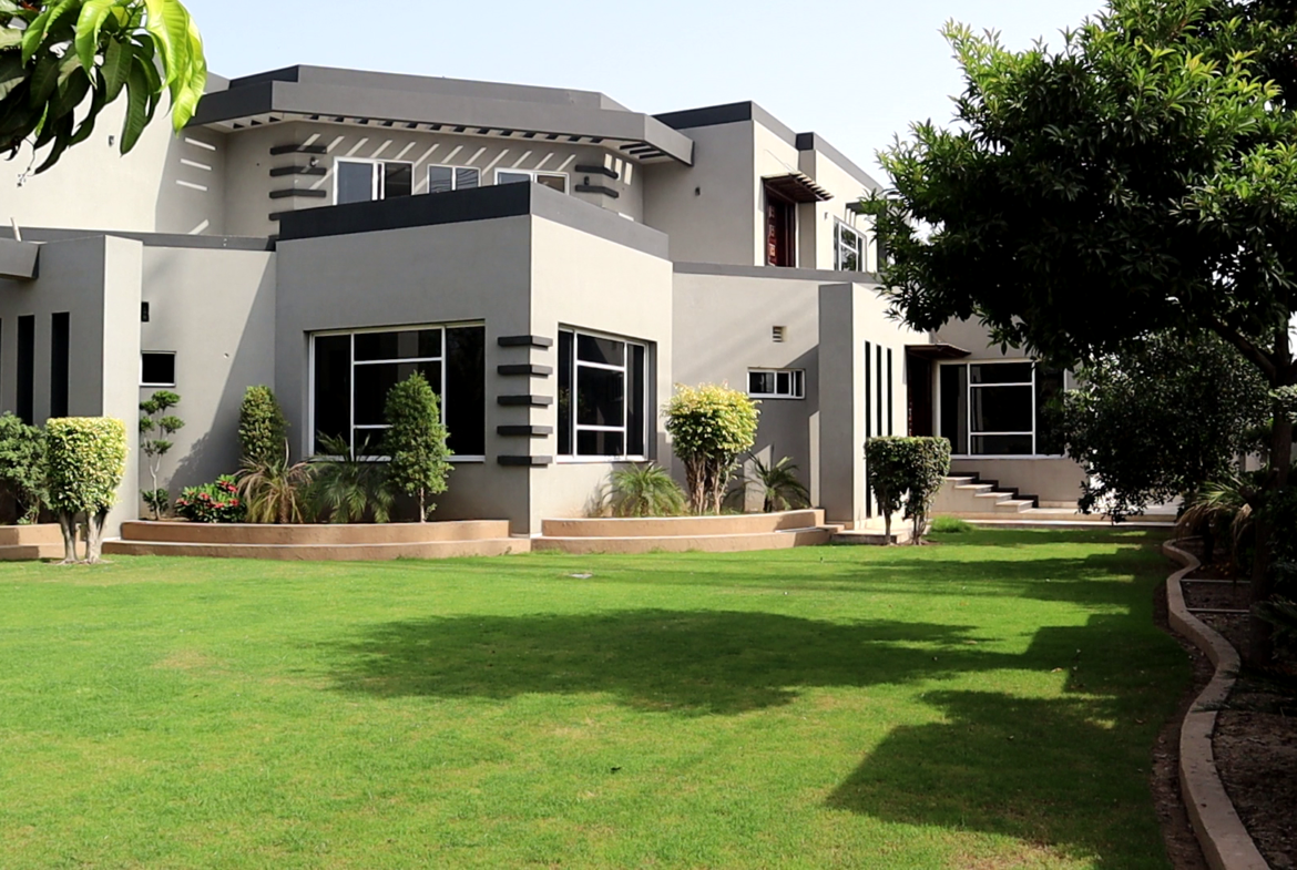 45 Marla Lavish Banglow For Sale At Paradise Valley Canal Road in Faisalabad