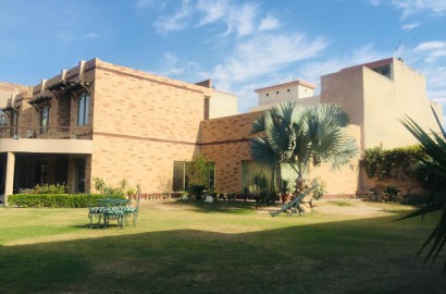 36 Marla Lavish Banglow For Sale at Madina Town