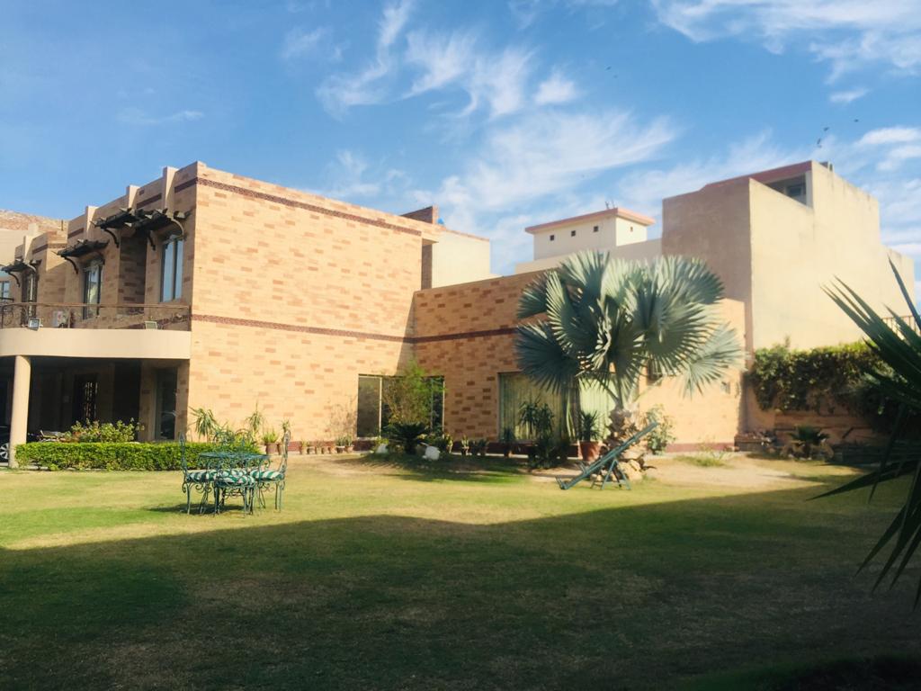 36 Marla Lavish Banglow For Sale at Madina Town