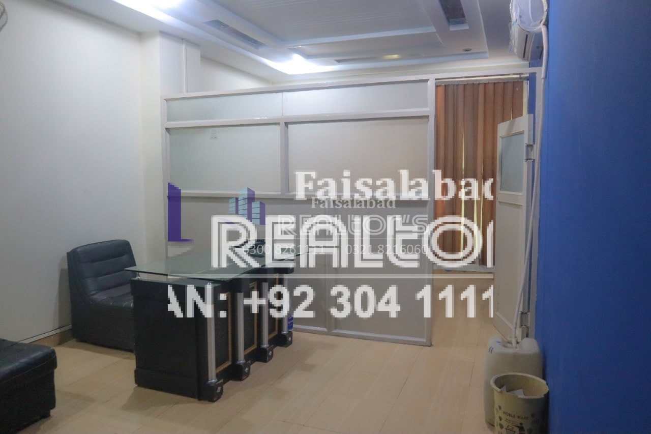 300 square foot Furnished Office for rent at kohinoor